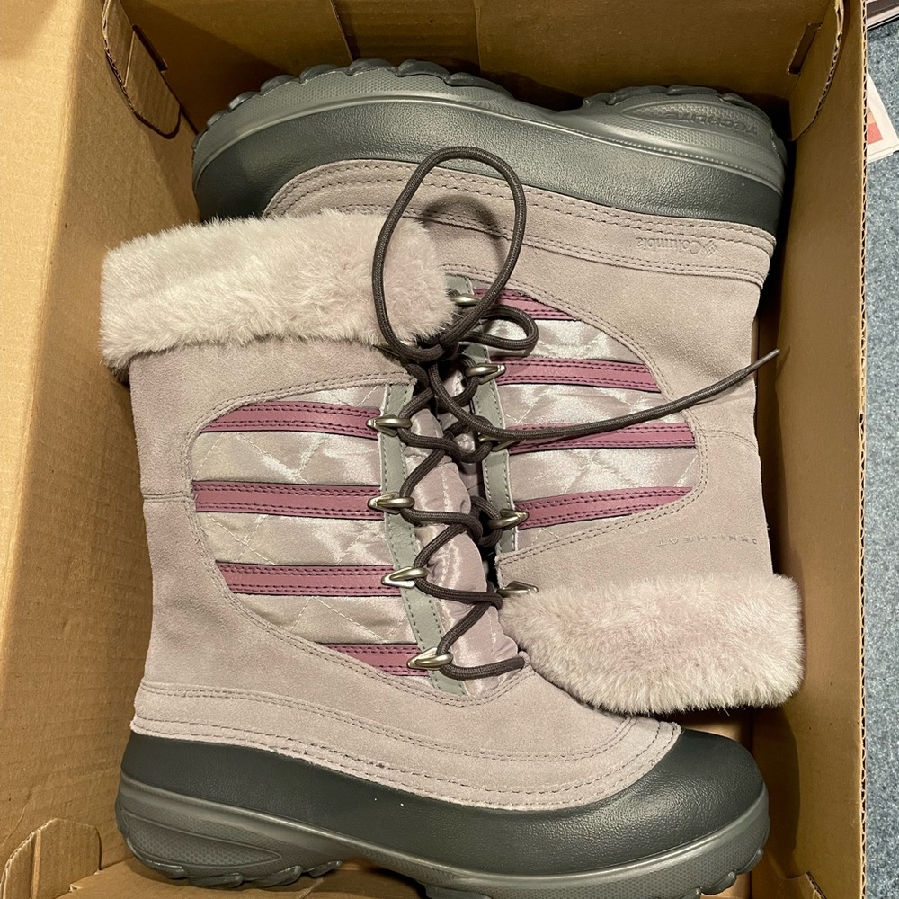Brand new Columbia Slopeside snow boots!